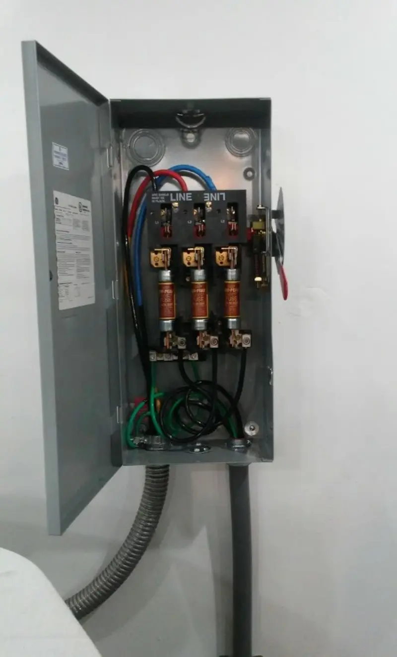 Three-phase disconnect switch installed for Smoke Detector Installation in Red Springs